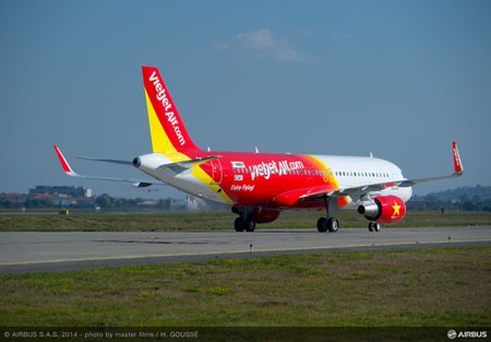 Vietjet nhận chiếc Airbus A320 đầu tiên trong đơn hàng 100 chiếc Chiếc máy bay đầu tiên trong đơn hàng mua và thuê 100 máy bay mà Vietjet và Airbus đã ký kết. Ảnh: Dân Trí.