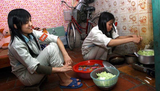 Đà Nẵng chi 1 tỷ cho người lao động khó khăn đón Tết Đời sống công nhân lao động xa nhà còn khó khăn vào dịp tết. Ảnh: Hồng Vĩnh.