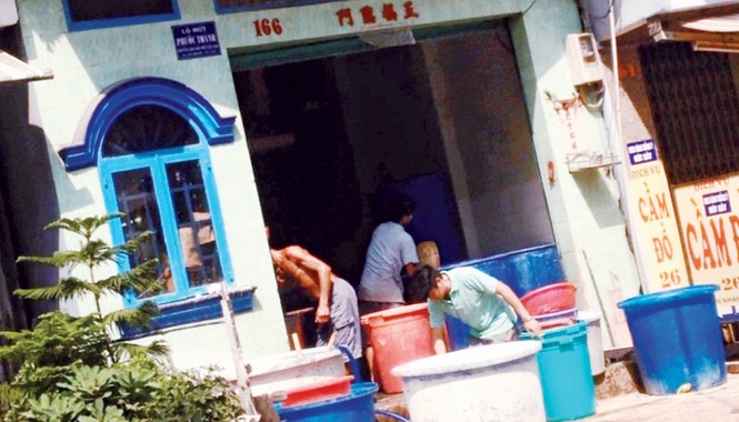 Đột nhập lò mứt dân xung quanh rùng mình không dám ăn Một điểm sản xuất của lò mứt Phước Thành tại số 166, Xóm Đất, phường 9, quận 11, TPHCM. Ảnh: P.V.