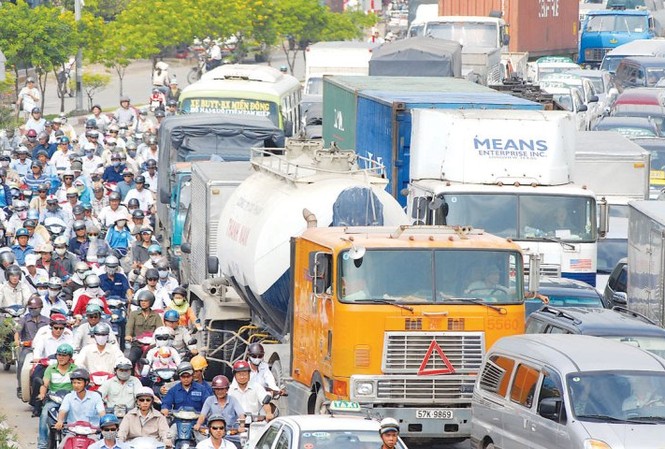 Ùn tắc trên 30 phút, dân có quyền khiếu nại Tình trạng kẹt xe tại TPHCM vẫn chưa giảm. Ảnh: SGGP