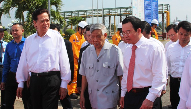 Thủ tướng Nguyễn Tấn Dũng: Cà Mau có lợi thế phát triển thủy sản Thủ tướng Nguyễn Tấn Dũng, cùng các đồng chí nguyên lãnh đạo cấp cao của Đảng thăm trung tâm phân phối khí Cà Mau của PV GAS.
