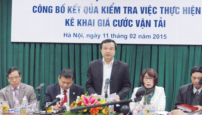 Ba đoàn kiểm tra giá cước vận tải cả nước: Chỉ một DN bị phạt Theo ông Nguyễn Anh Tuấn (đứng), Cục trưởng Cục Quản lý Giá - Bộ Tài chính, có tình trạng doanh nghiệp trốn kê khai giá cước vận tải bằng việc chạy sang tỉnh khác. Ảnh: Đức Huy.