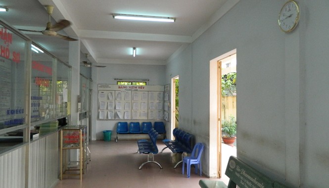 Chưa Tết, nhiều công sở đã vắng hoe Bộ phận tiếp nhận hồ sơ và trả kết quả thủ tục hành chính UBND phường Tăng Nhơn Phú B vắng như chùa Bà Đanh.Ảnh: Huy Thịnh.