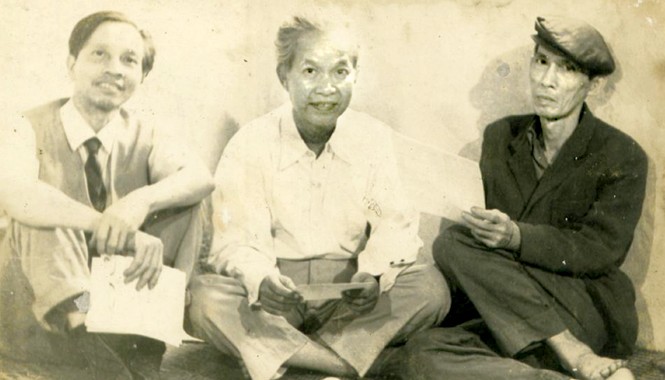 Đốt trái tim trầm gửi gió hương Bộ ba Trần Văn Lưu – Vũ Đình Liên – Bùi Xuân Phái (từ trái qua).
