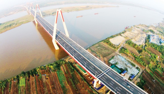Mùa vàng trên các đại công trường Cầu Nhật Tân nhìn từ trên cao. Ảnh: Bình Minh.