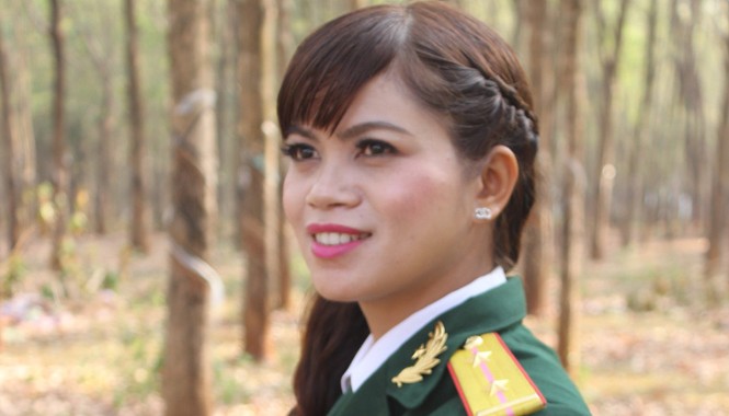 Kết bạn Trung úy Ksor Vanh - Bộ CHQS tỉnh Gia Lai. Ảnh: Nguyễn Minh.