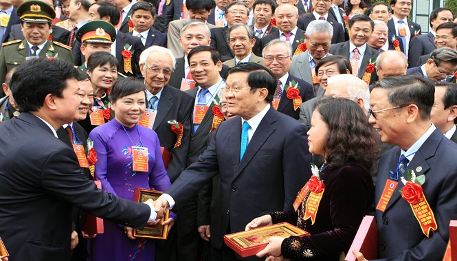 Nhiều hoạt động kỷ niệm Ngày Thầy thuốc Việt Nam Chủ tịch nước Trương Tấn Sang gặp mặt thân mật 130 đại biểu tiêu biểu xuất sắc của ngành y tế ngày 27/2. Ảnh: Nguyễn Khang TTX.