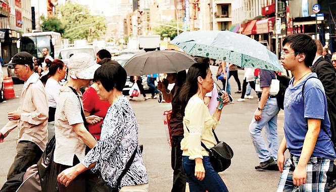 Quan tham Trung Quốc sống trong sợ hãi ở nước ngoài Khu người Trung Quốc (Chinatown) ở New York.