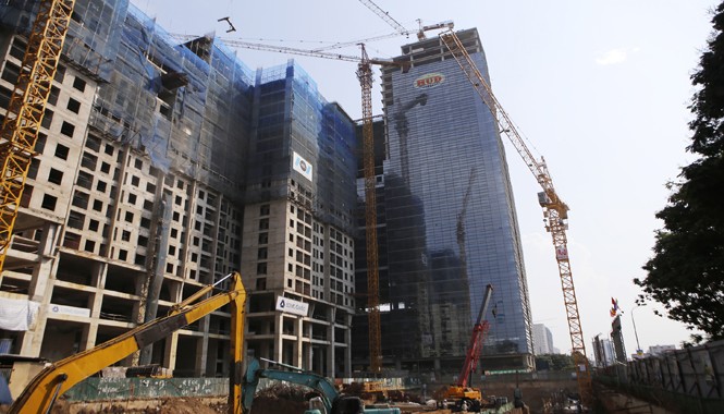 Dừng hoạt động trục cẩu tháp tại 16 công trình ở Hà Nội Cẩu tháp tại công trình xây dựng Golden West, số 1 đường Lê Văn Thiêm bị dừng hoạt động từ ngày 15/5. Ảnh: Như Ý.