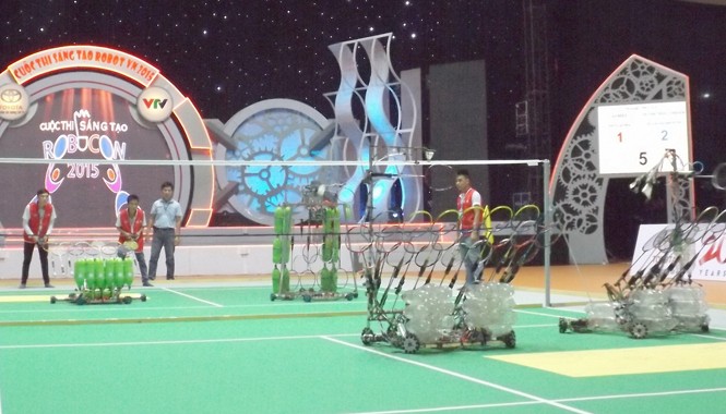 Cuộc thi Sáng tạo Robot Việt Nam: ĐH Sư phạm kỹ thuật Hưng Yên vô địch Thi đấu tại Nhà thi đấu Đa năng Cần Thơ. Ảnh: Hòa Hội.