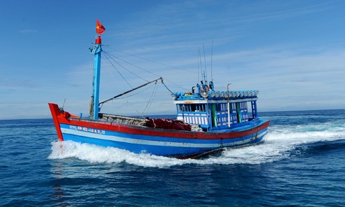 Cần bảo vệ ngư dân trên biển Cần bảo vệ ngư dân trên biển