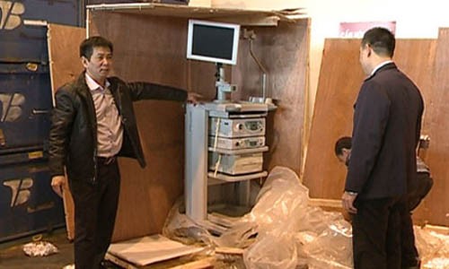 Đề nghị truy tố 'bộ sậu' công ty Bảo Trân buôn lậu thiết bị y tế Vụ nhập thiết bị hết "đát" của Cty Bảo Trân qua đường hàng không bị bắt giữ tại sân bay Nội Bài, Hà Nội.