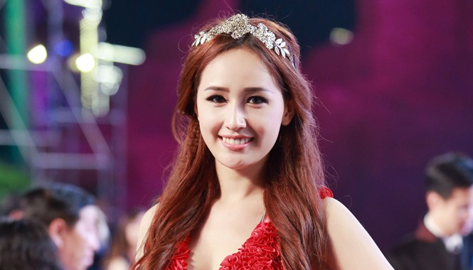 Người phụ nữ tự tin là người phụ nữ đẹp nhất Mai Phương Thúy tỏa sáng như một “nữ thần”. Ảnh: Hoa Thiên Phú.