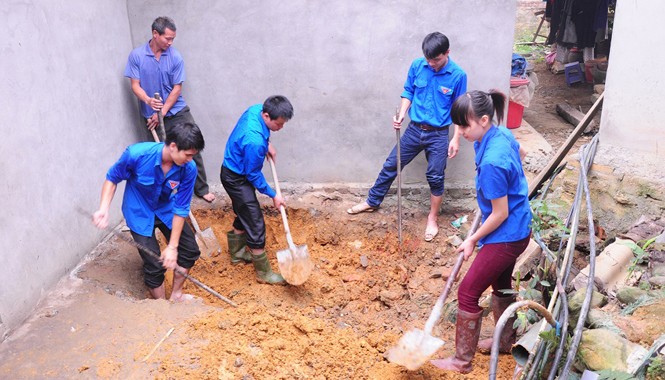 Ba xã chỉ đạo điểm xây dựng nông thôn mới về đích Đoàn viên thanh niên tham gia xây dựng nông thôn mới tại xã Bản Qua (huyện Bát Xát, Lào Cai).