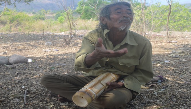Tìm về Giấc mơ Chapi Nghệ nhân Chamaléa Âu với những giai điệu Chapi. Ảnh: Ngô Bình.