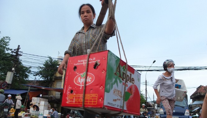 Bộ Tài chính bác con số nợ công 66,4% GDP Theo Bộ Tài chính, nợ công năm 2014 là 59,6% (số liệu báo cáo QH ngày 18/5). Ảnh: Đức Huy.
