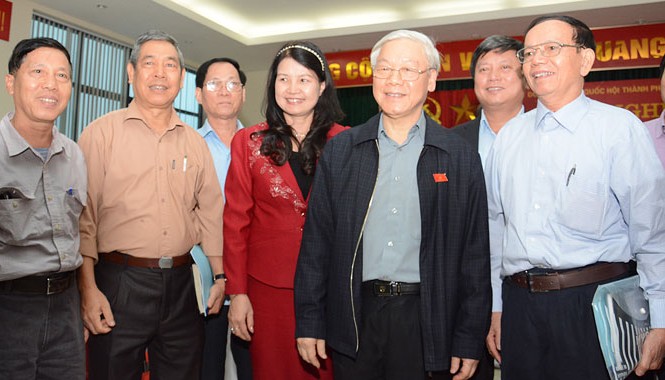 Tổng Bí thư Nguyễn Phú Trọng: Phải đổi mới mạnh mẽ, đúng quỹ đạo Tổng Bí thư tiếp xúc với cử tri các quận Ba Đình, Tây Hồ (Hà Nội). Ảnh: Như Ý.