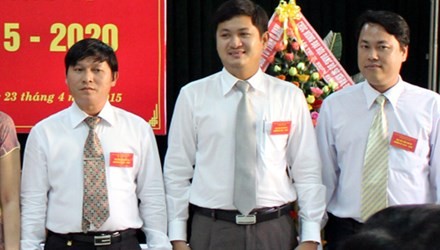 Giám đốc Sở 30 tuổi trúng BCH Đảng bộ tỉnh Ông Lê Phước Hoài Bảo (giữa) trúng cử vào BCH Đảng bộ tỉnh Quảng Nam.