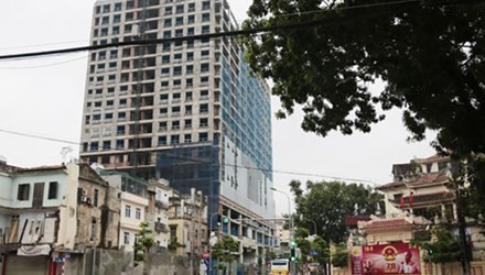 15/11, hạn chót nộp phương án 'cắt ngọn' cao ốc 8B Lê Trực Sai phạm tại nhà 8B Lê Trực gây bức xúc dư luận. Ảnh: Vnexpress