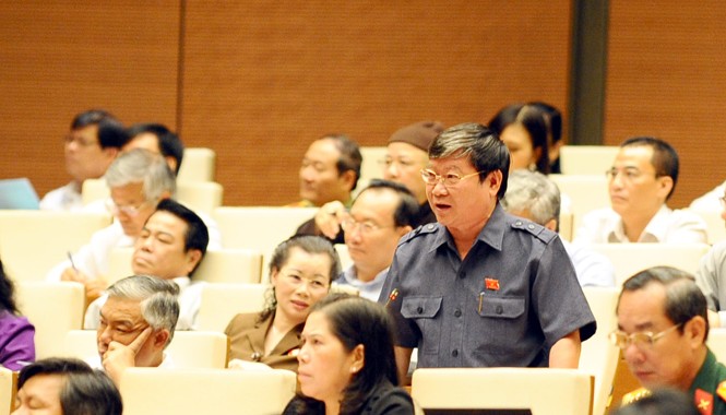 Sắp nghỉ hưu không được ký bổ nhiệm, phê duyệt dự án ĐB Lê Như Tiến (Quảng Trị) phát biểu tại hội trường. Ảnh: H. Long.