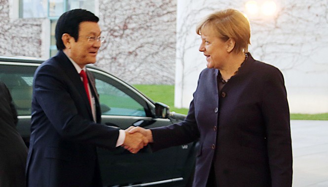 Châu Á - TBD cần có cấu trúc an ninh khu vực toàn diện Chủ tịch nước Trương Tấn Sang và Thủ tướng Đức Angela Merkel ngày 25/11 tại Phủ Thủ tướng ở Berlin. Ảnh: TTXVN.