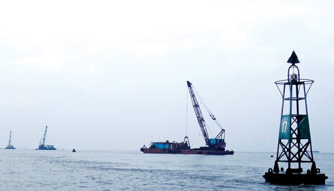 Vén màn hậu trường Tổng Cty Bảo đảm An toàn Hàng hải Phao 17 khu vực thi công nạo vét duy tu luồng Vũng Tàu - Thị Vải do Tổng Cty Bảo đảm An toàn Hàng hải miền Nam làm chủ đầu tư. Ảnh: PV.