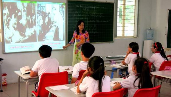 Để môn Lịch sử hấp dẫn hơn Môn Lịch sử hấp dẫn hơn nếu được giảng dạy kèm hình ảnh sống động.