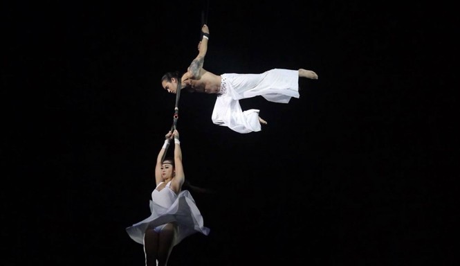 Kịch xiếc 'Sông trăng' loay hoay làm mới Ê kíp “Sông trăng” hứa hẹn chỉnh sửa, hoàn thiện hơn nữa. Ảnh: LĐX.