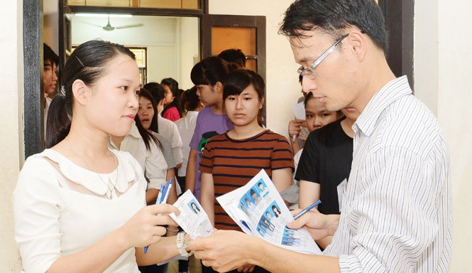 Được đăng ký tối đa 2 ngành/trường Thí sinh dự thi tại trường ĐH Công nghiệp Hà Nội. (Ảnh chụp vào ngày 4/7/2015).