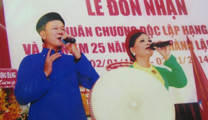 Quan họ phương Nam Nhạc sỹ Quý Thăng trong một tiết mục Quan họ.