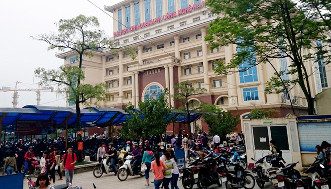Đủ chiêu 'lách luật' tăng chỉ tiêu Quy mô đào tạo ở không ít trường ĐH ngày càng phình to, trong khi số lượng cử nhân thất nghiệp ngày một nhiều. Ảnh: Như Ý.