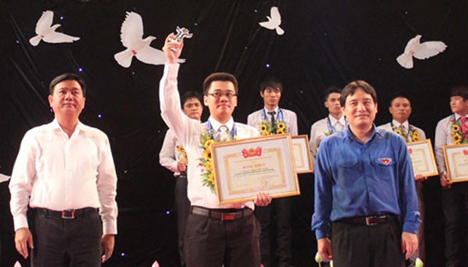 Tôn vinh thợ trẻ giỏi Lễ tôn vinh và trao giải thưởng “Người thợ trẻ giỏi” năm 2014.