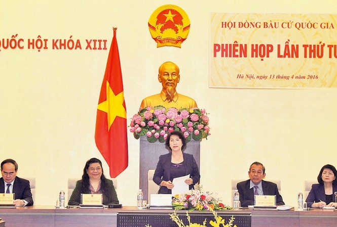 Đảm bảo bình đẳng trong bầu cử Chủ tịch QH, Chủ tịch Hội đồng Bầu cử quốc gia Nguyễn Thị Kim Ngân chủ trì phiên họp. Ảnh: TRỌNG ĐỨC (TTXVN)