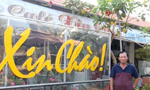 Xin chào từ Bình Chánh Ông Nguyễn Văn Tấn, chủ quán Xin Chào. Ảnh: Zing