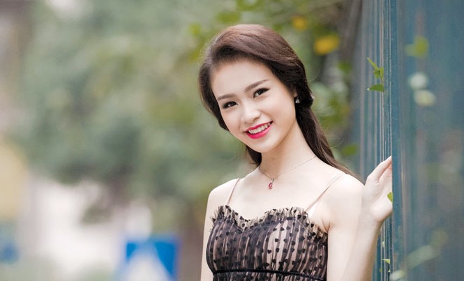 'Giải vàng khoa học' ứng thí Hoa hậu Việt Nam 2016 Sinh viên Ngoại thương Phùng Bảo Ngọc Vân không chỉ có thế mạnh ngoại hình.