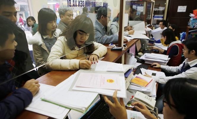 Công bố đường dây nóng xử lý 'bôi trơn' khi làm sổ đỏ Người dân làm thủ tục đăng ký cấp giấy chứng nhận quyền sử dụng đất, sở hữu nhà ở bộ phận “một cửa”.