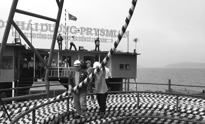 Dồn sức đầu tư các dự án cấp điện nông thôn, hải đảo Thi công cáp ngầm xuyên biển cấp điện cho Cù Lao Chàm (Quảng Nam).