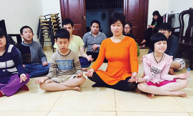 Cứu trẻ tự kỷ bằng âm nhạc Nghệ sỹ Viola Nguyệt Thu cho rằng những trẻ em mắc hội chứng tự kỷ thường có các giác quan nhạy cảm, có nhận thức sâu sắc hơn bình thường và có những năng khiếu rất đặc biệt về nghệ thuật.