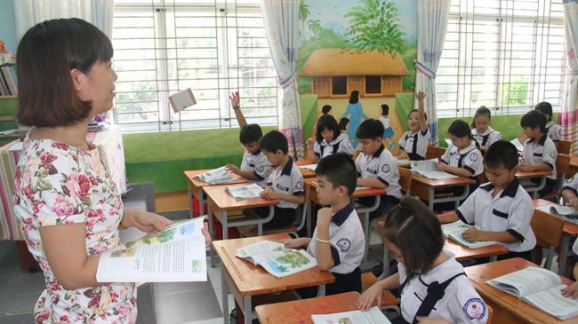 Học sinh lười học vì không chấm điểm? Không chấm điểm, học sinh tiểu học có kém hơn hay không đang khiến nhiều người băn khoăn.