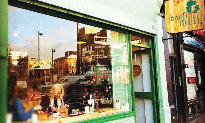 Bánh mì Việt ngao du thế giới Một trong 3 cửa hàng Bánh mì 11 của Vân Trần tại London (Anh).