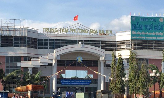Kiểm điểm vợ Chủ tịch UBND TP Bà Rịa Trung tâm thương mại Chợ Bà Rịa, nơi xảy ra vụ thu chi không đúng quy định 774 triệu đồng. Ảnh: Người lao động