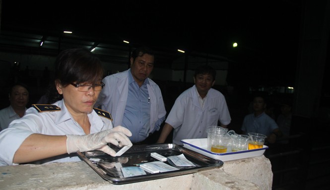 Chủ tịch Đà Nẵng vi hành kiểm tra thực phẩm xuyên đêm Chủ tịch Đà Nẵng vi hành kiểm tra thực phẩm xuyên đêm