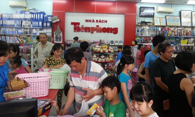 “Tết thiếu nhi - Bé đi nhà sách“ “Tết thiếu nhi - Bé đi nhà sách“