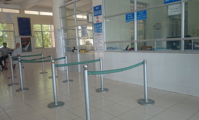 Kỳ lạ bệnh viện xin… xuống hạng Khoa khám bệnh Bệnh viện YDCT vắng bóng bệnh nhân sau khi được lên hạng. Ảnh: Đức Minh.