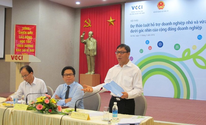 Vì sao doanh nghiệp sợ xin, nhận hỗ trợ từ cơ quan nhà nước Thứ trưởng KH&ĐT Đặng Huy Đông lấy ví dụ sản phẩm túi nhựa để chứng minh cho việc hỗ trợ DNNVV phát triển.