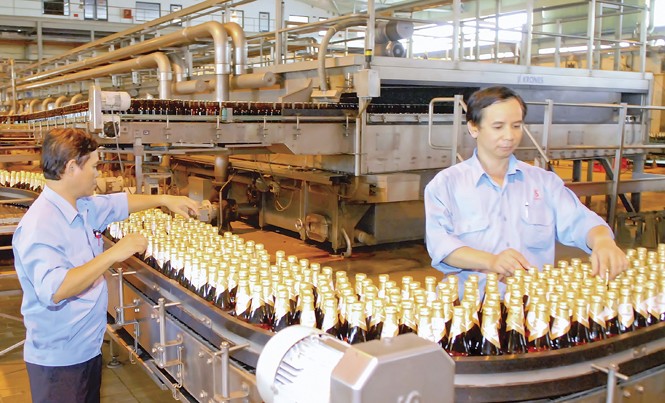 Cần giám sát, công khai minh bạch lương thưởng DNNN cần công khai minh bạch thu nhập của lãnh đạo (Dây chuyền đóng chai bia của Cty cổ phần bia rượu Sài Gòn (Sabeco). Ảnh: Hồng Quân.