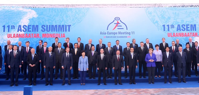 ASEM ra tuyên bố về chống khủng bố Thủ tướng Nguyễn Xuân Phúc và các trưởng đoàn chụp ảnh chung. Ảnh: Thống Nhất - TTXVN.