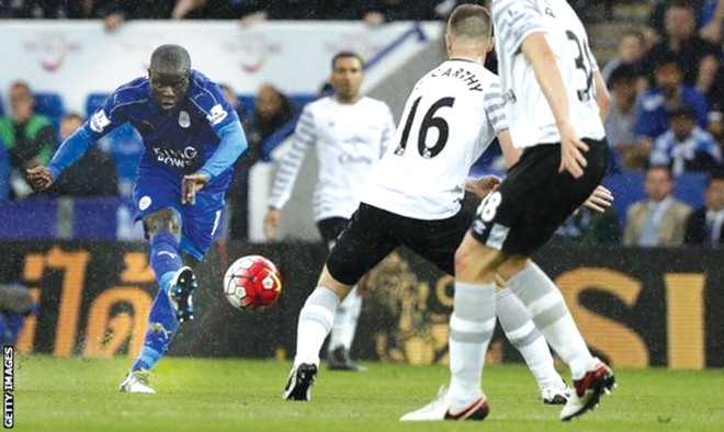 Chelsea tăng cường chất thép cho tuyến giữa Kante (trái) được xem là sự bổ sung rất cần thiết cho tuyến giữa của Chelsea. Ảnh: GETTY IMAGES.