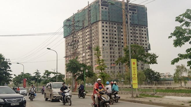 Choáng vay gói 30.000 tỷ đồng, dân bất ngờ phải chịu lãi cao Tòa nhà ở xã hội Đại Kim - Hoàng Mai - Hà Nội trong giai đoạn hoàn thiện. Ảnh: Như Ý.