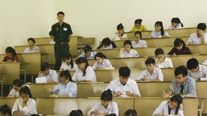 Tuyển sinh ĐH 2016: Nguồn tuyển giảm, chỉ tiêu tăng Thí sinh dự thi THPT Quốc gia 2016 tại Học viện Kỹ thuật Quân sự - Hà Nội. Ảnh: Ngọc Châu.